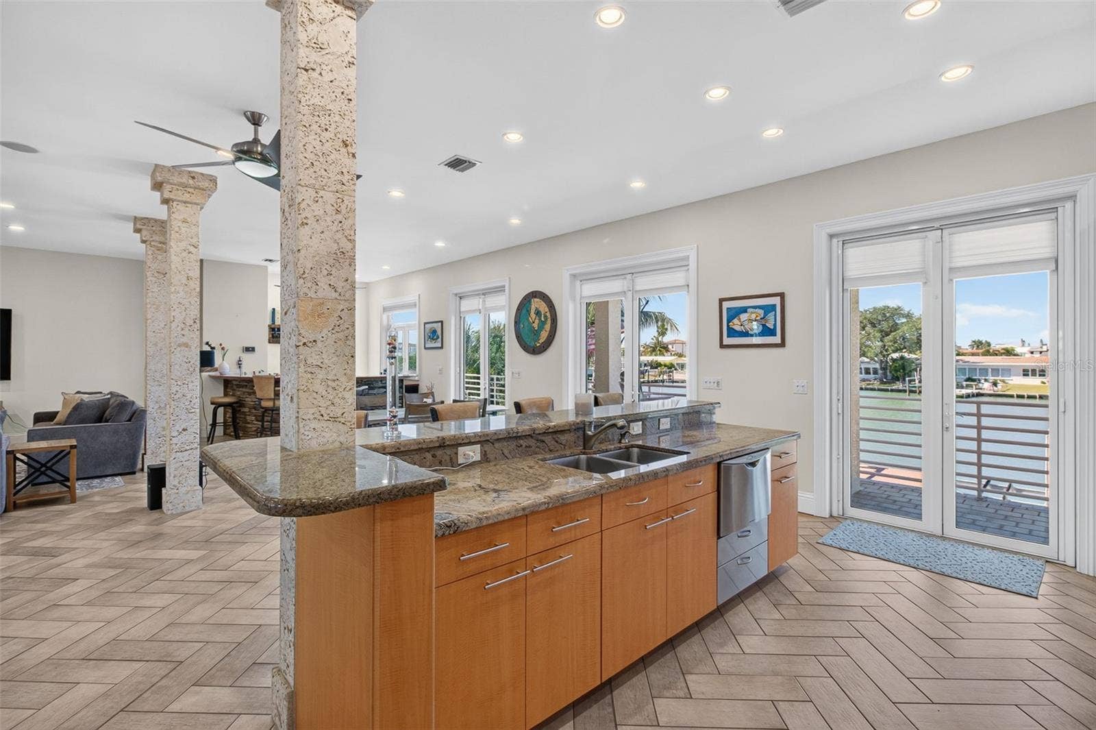 532 JOHNS PASS AVENUE, Madeira Beach, FL 33708