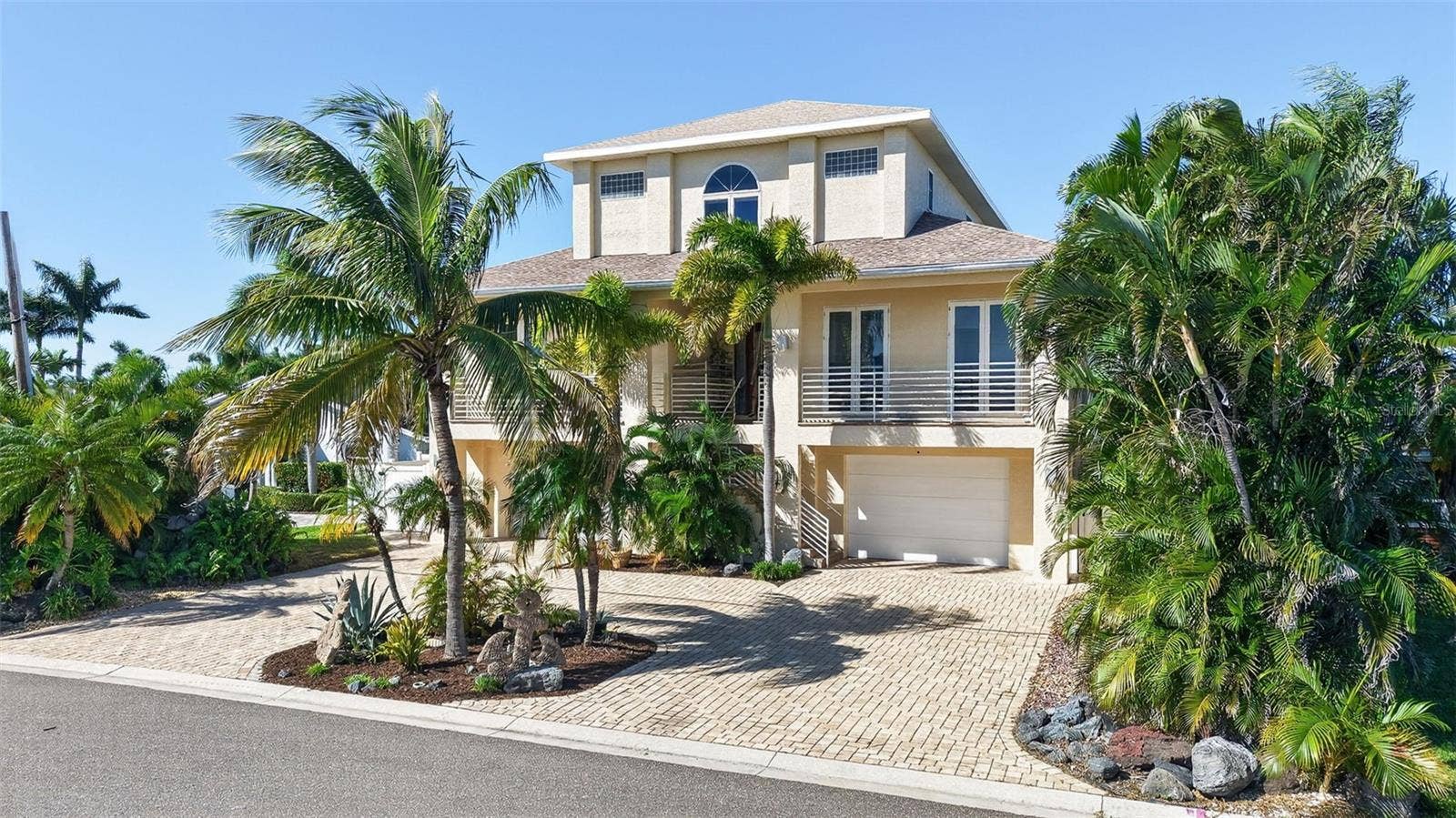 532 JOHNS PASS AVENUE, Madeira Beach, FL 33708