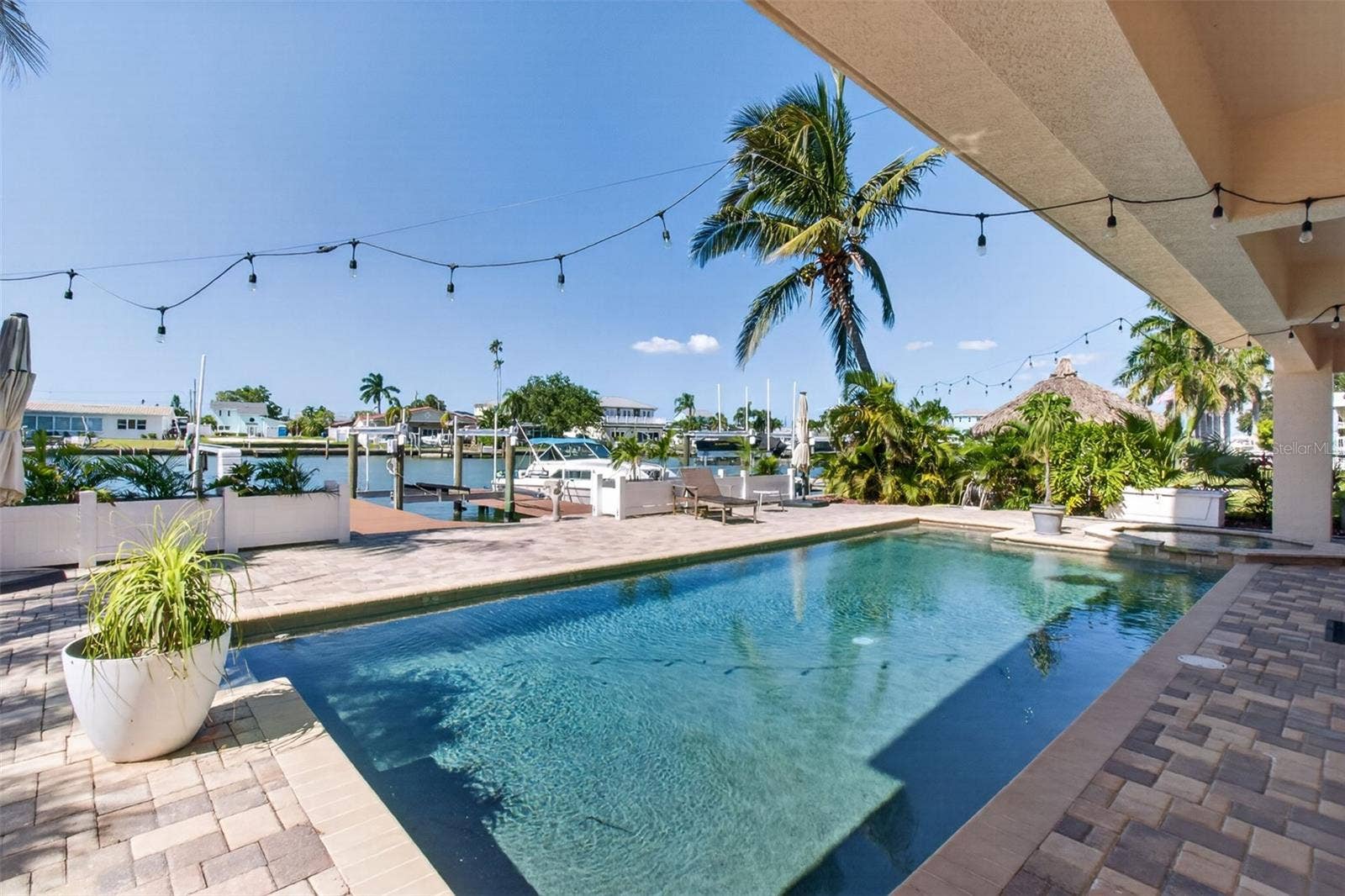 532 JOHNS PASS AVENUE, Madeira Beach, FL 33708
