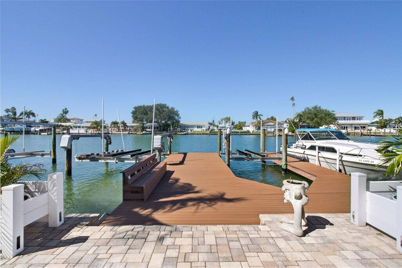 532 JOHNS PASS AVENUE, Madeira Beach, FL 33708