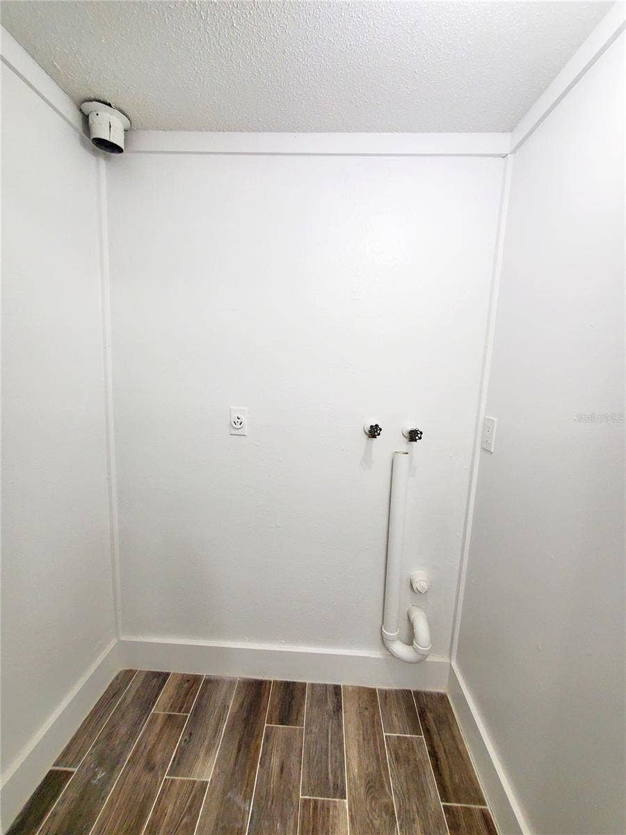 511 2ND AVENUE NE, Largo, FL 33770 LAUNDRY AREA