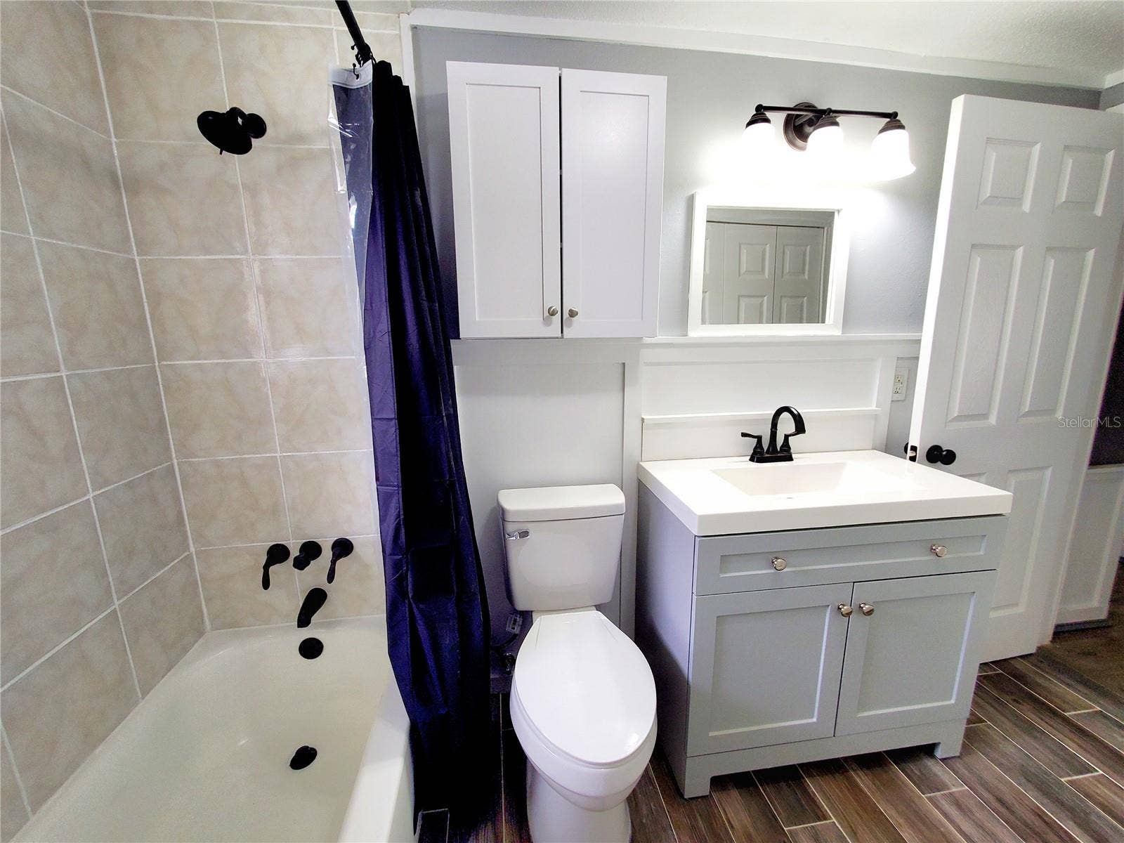 511 2ND AVENUE NE, Largo, FL 33770 MASTER BATHROOM