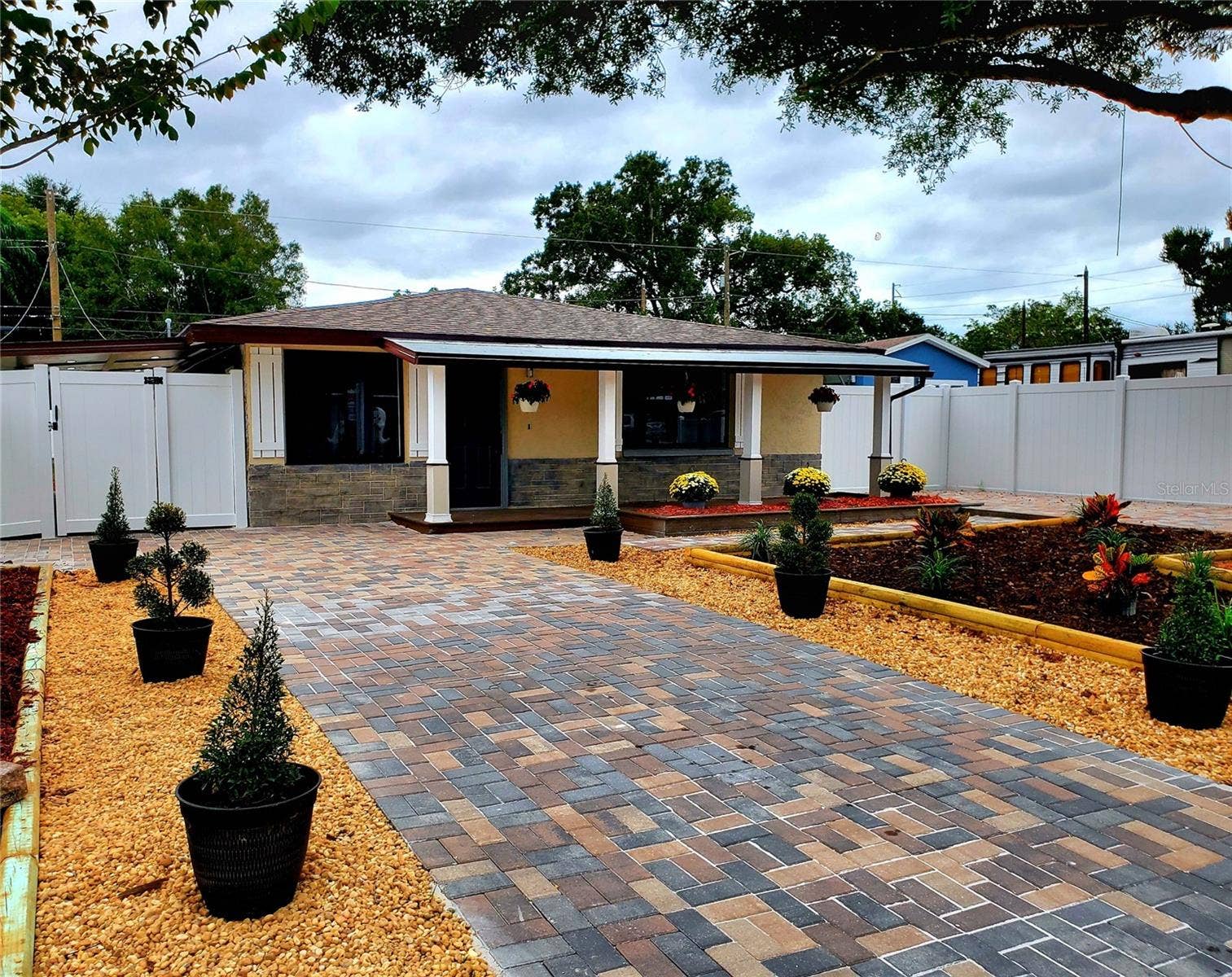 511 2ND AVENUE NE, Largo, FL 33770 BEAUTIFULLY LANDSCAPED