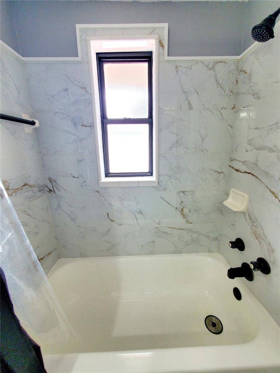 511 2ND AVENUE NE, Largo, FL 33770 UPDATED SHOWER