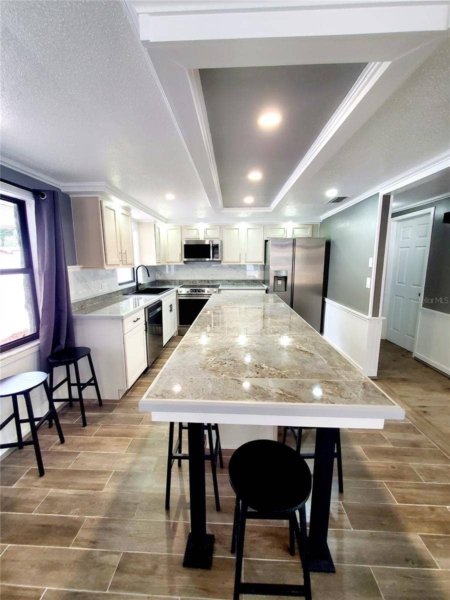 511 2ND AVENUE NE, Largo, FL 33770 KITCHEN BAR