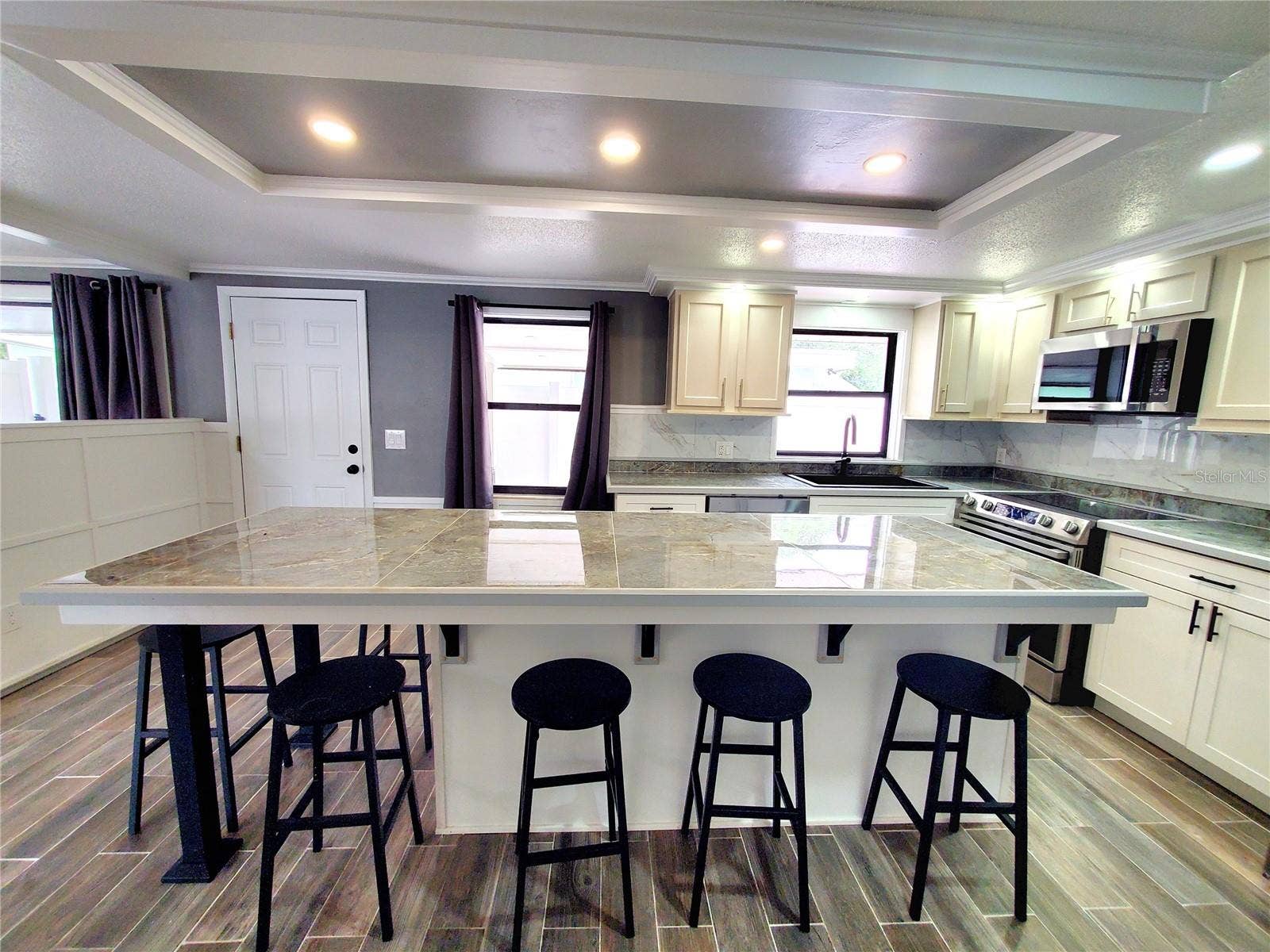 511 2ND AVENUE NE, Largo, FL 33770 REMODELED KITCHEN
