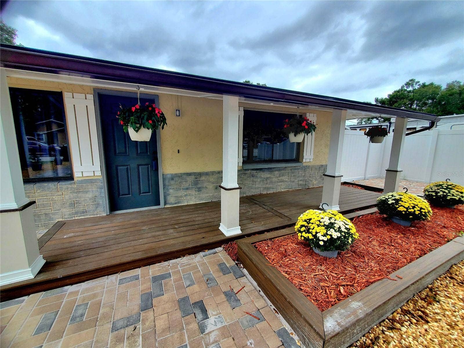 511 2ND AVENUE NE, Largo, FL 33770 FRONT PORCH