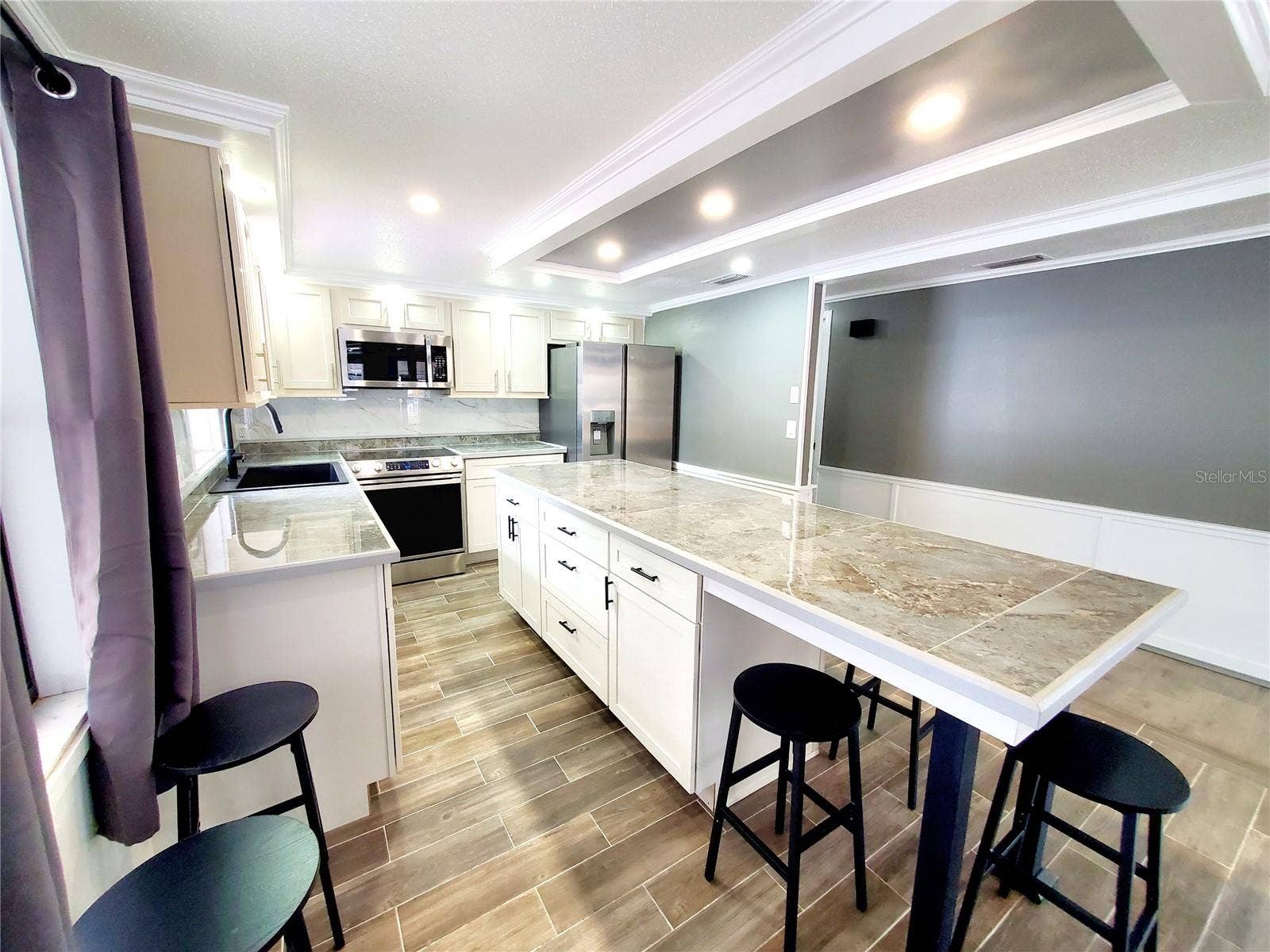 511 2ND AVENUE NE, Largo, FL 33770 CUSTOM KITCHEN