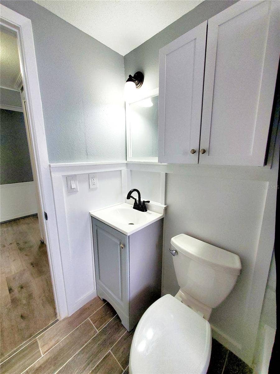 511 2ND AVENUE NE, Largo, FL 33770 REMODELED 2ND BATHROOM