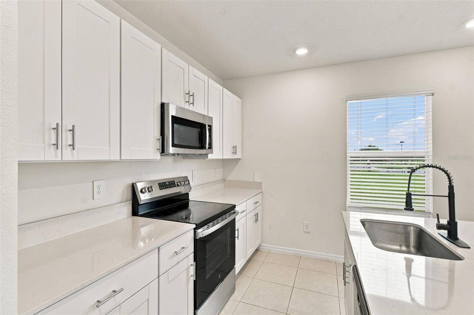 5821 YELLOW HORNBILL AVENUE, Wimauma, FL 33598 5821 YELLOW HORNBILL AVENUE, Wimauma, FL 33598