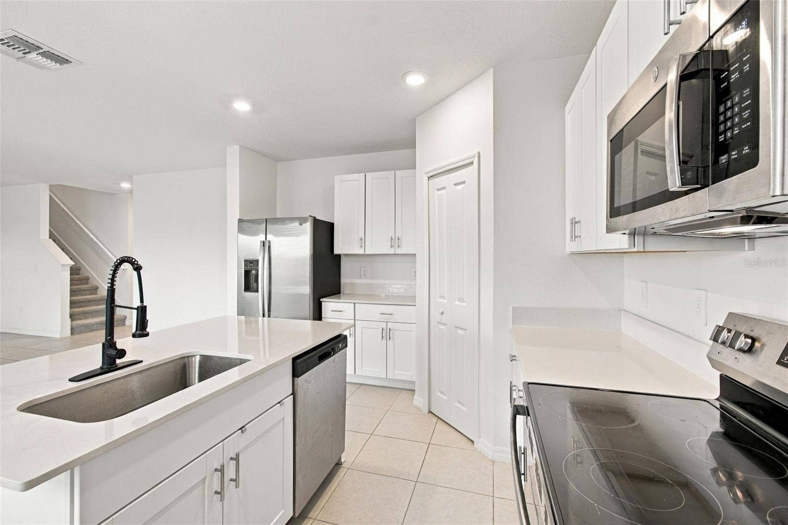 5821 YELLOW HORNBILL AVENUE, Wimauma, FL 33598 5821 YELLOW HORNBILL AVENUE, Wimauma, FL 33598