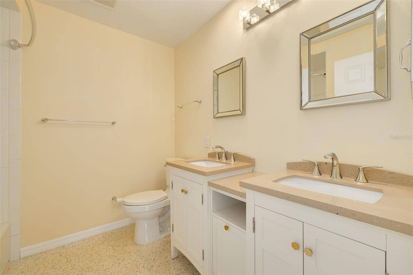 2020 VALLEY DRIVE, Dunedin, FL 34698 2020 VALLEY DRIVE, Dunedin, FL 34698