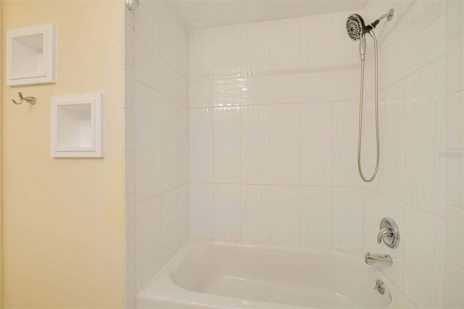 2020 VALLEY DRIVE, Dunedin, FL 34698 2020 VALLEY DRIVE, Dunedin, FL 34698