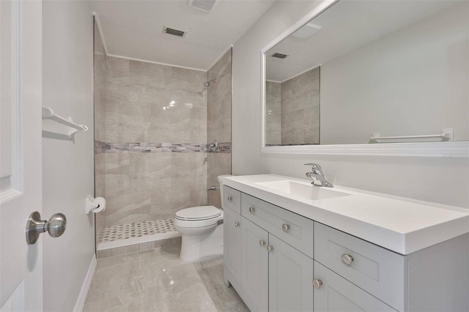 6523 KING PALM WAY, Apollo Beach, FL 33572 6523 KING PALM WAY, Apollo Beach, FL 33572