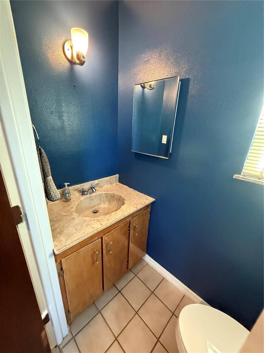604 S BAYVIEW BOULEVARD, Oldsmar, FL 34677 1st floor half bath