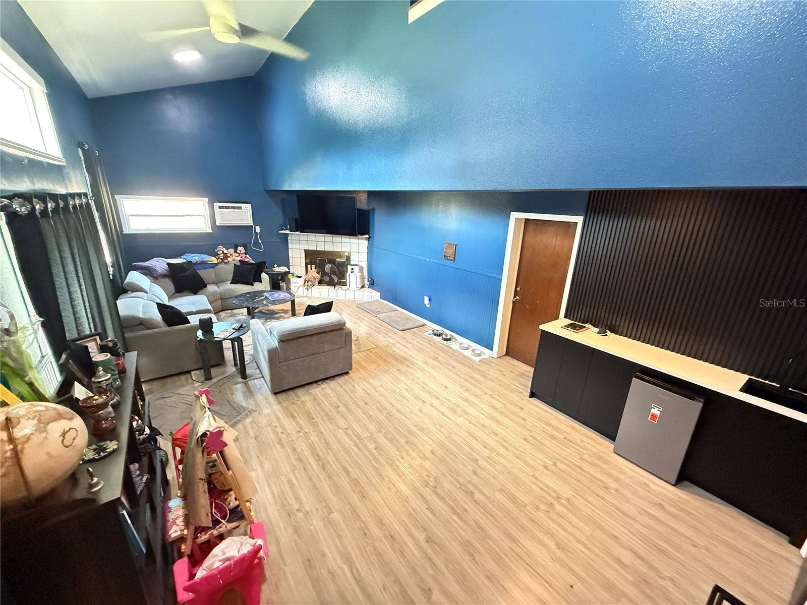 604 S BAYVIEW BOULEVARD, Oldsmar, FL 34677 1st floor living room