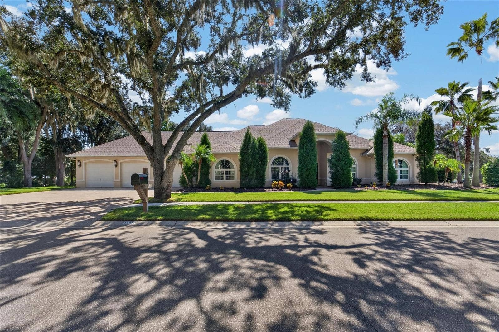 1009 EMERALD CREEK DRIVE, Valrico, FL 33596 1009 EMERALD CREEK DRIVE, Valrico, FL 33596