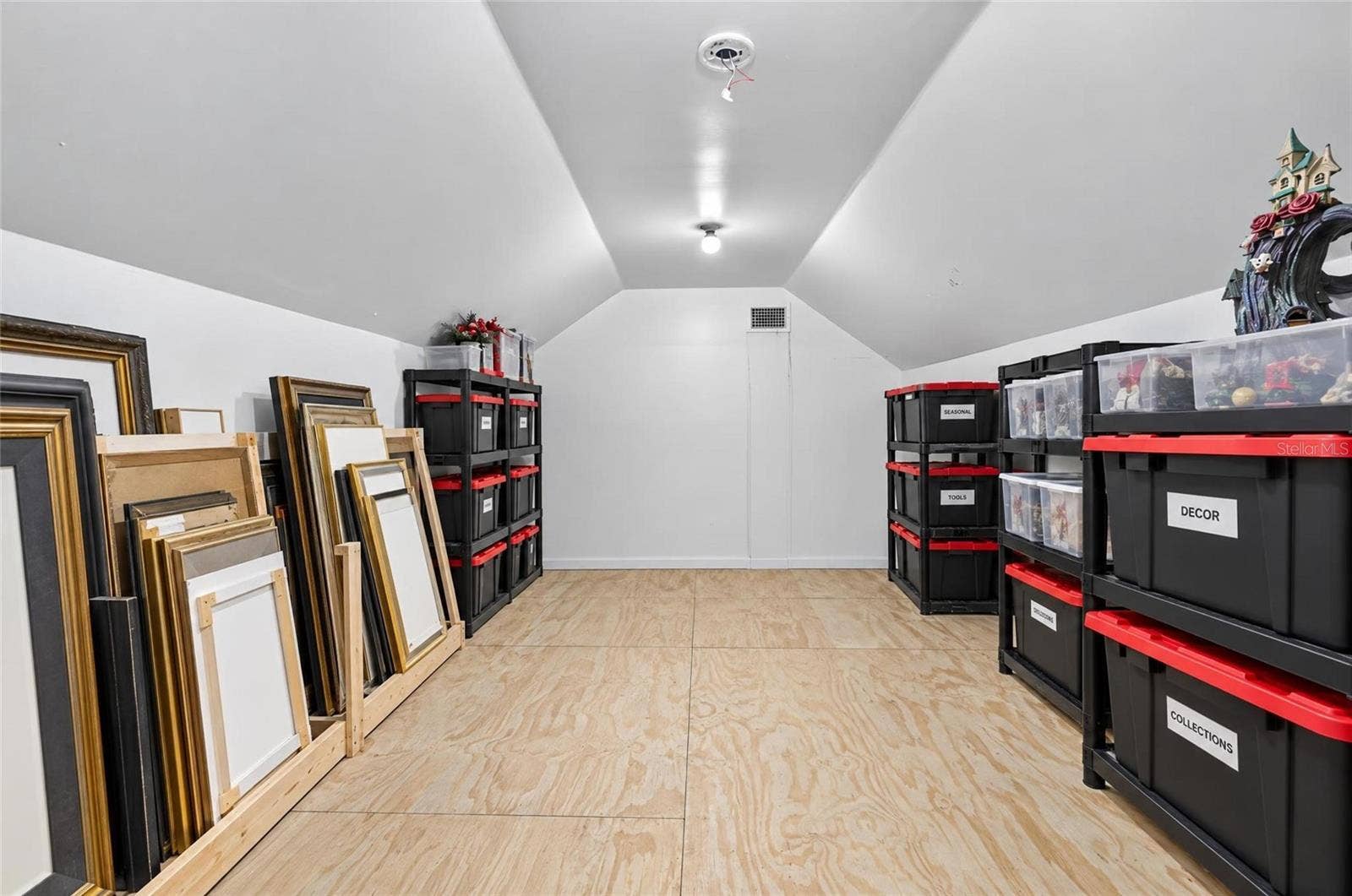 1009 EMERALD CREEK DRIVE, Valrico, FL 33596 Loft/storage above garage