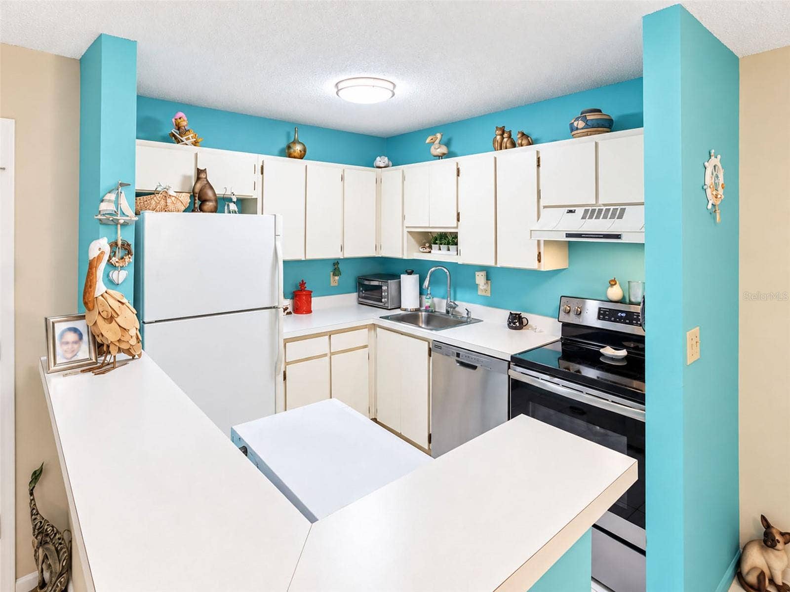 6016 LAKETREE LANE, #C, Temple Terrace, FL 33617 6016 LAKETREE LANE, #C, Temple Terrace, FL 33617