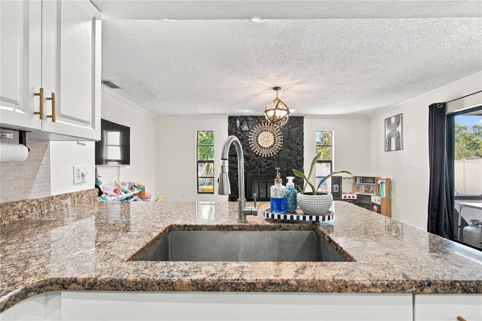 12805 98TH STREET, Largo, FL 33773 12805 98TH STREET, Largo, FL 33773