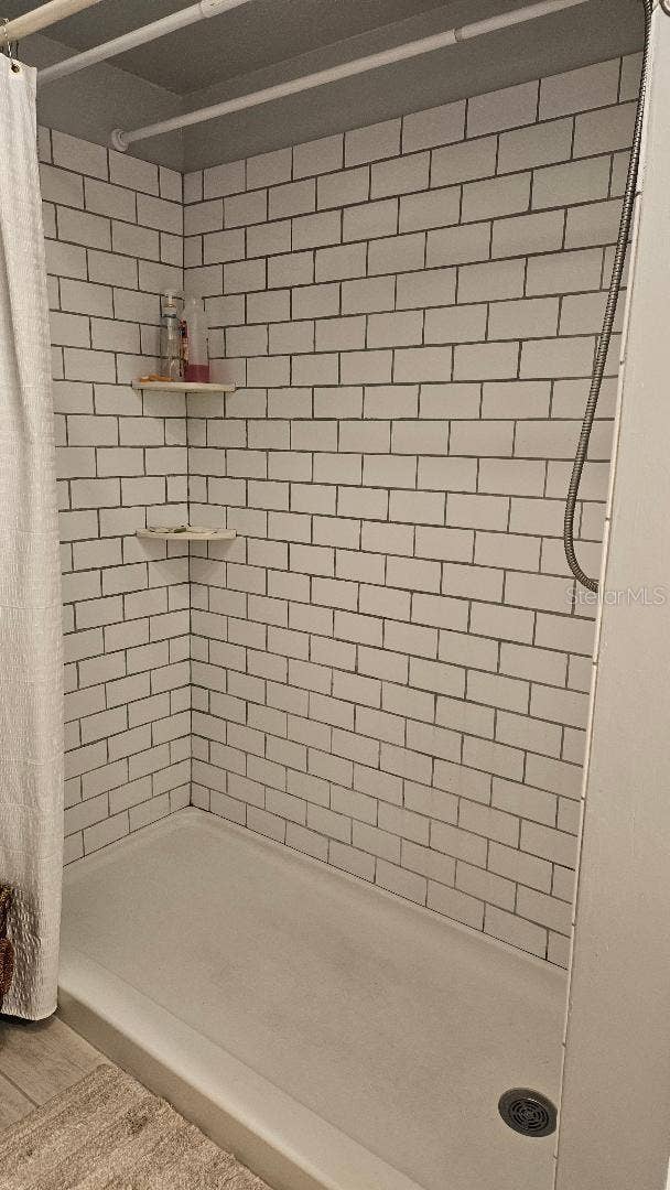 10036 63RD AVENUE N, #25, St Petersburg, FL 33708 WALK IN SHOWER
