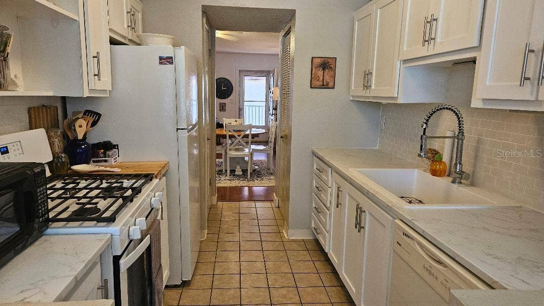 10036 63RD AVENUE N, #25, St Petersburg, FL 33708 BEAUTIFUL UPDATED KITCHEN