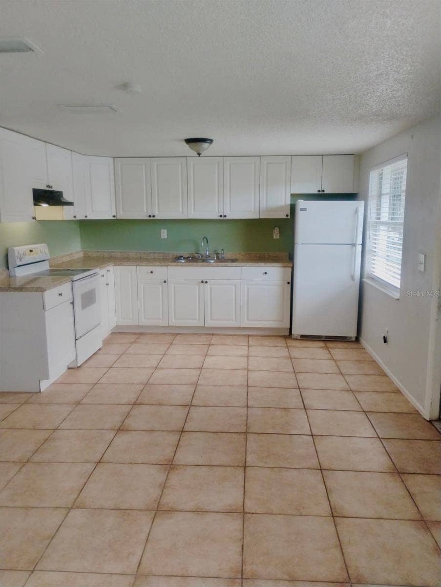 1011 57TH AVENUE TERRACE E, Bradenton, FL 34203 1011 57TH AVENUE TERRACE E, Bradenton, FL 34203
