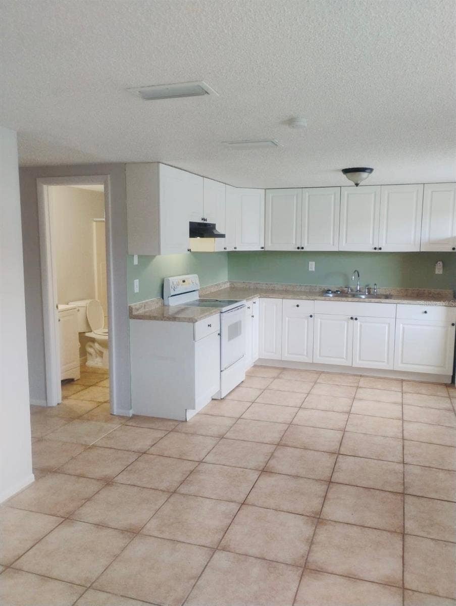 1011 57TH AVENUE TERRACE E, Bradenton, FL 34203 1011 57TH AVENUE TERRACE E, Bradenton, FL 34203