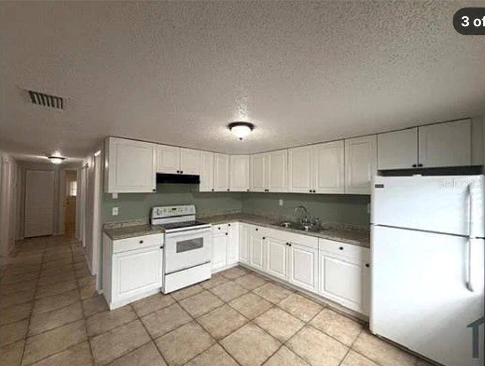 1011 57TH AVENUE TERRACE E, Bradenton, FL 34203 1011 57TH AVENUE TERRACE E, Bradenton, FL 34203
