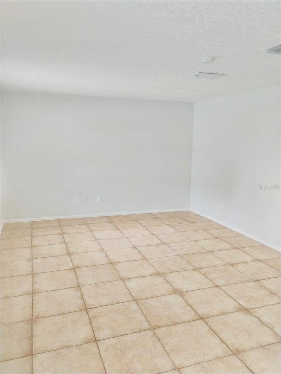 1011 57TH AVENUE TERRACE E, Bradenton, FL 34203 1011 57TH AVENUE TERRACE E, Bradenton, FL 34203
