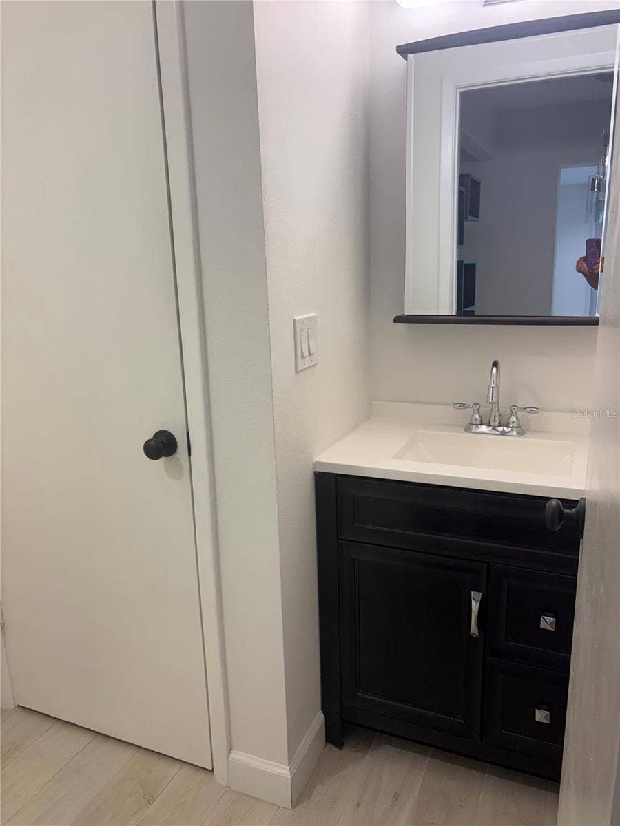 14116 VILLAGE TERRACE DRIVE, Tampa, FL 33625 Guest bathroom