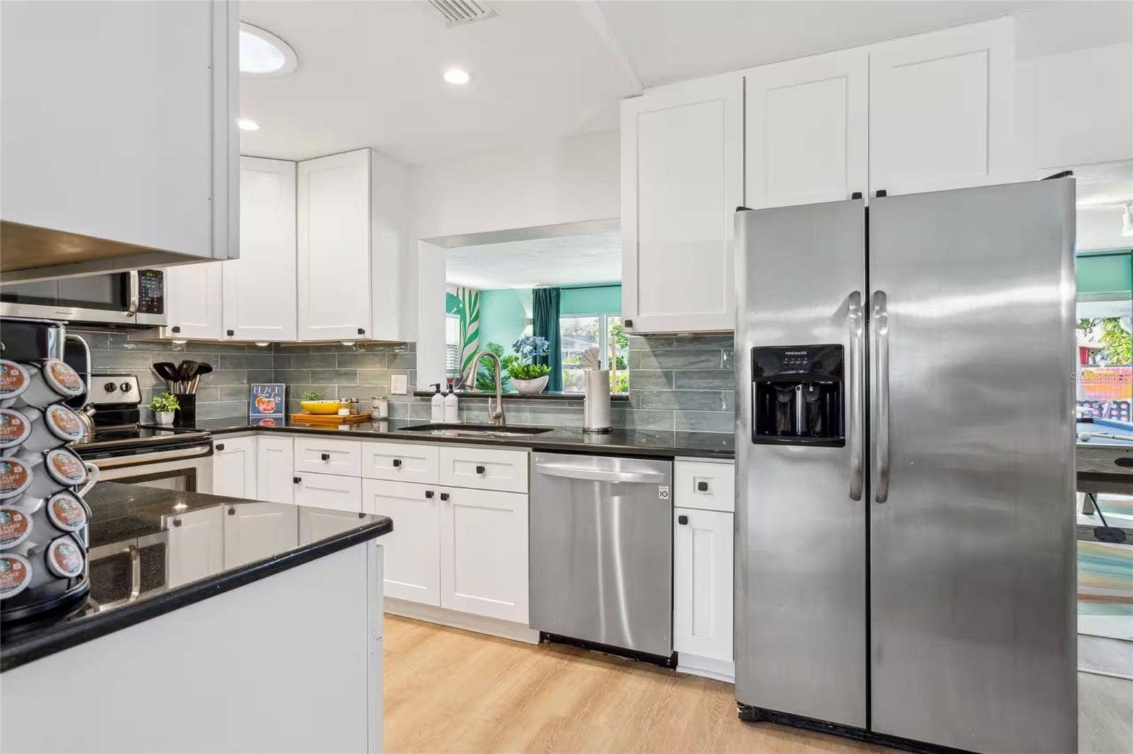 100 GATEWOOD DRIVE, Largo, FL 33770 100 GATEWOOD DRIVE, Largo, FL 33770