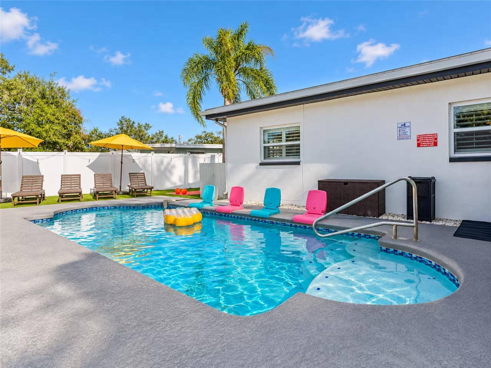 100 GATEWOOD DRIVE, Largo, FL 33770 100 GATEWOOD DRIVE, Largo, FL 33770