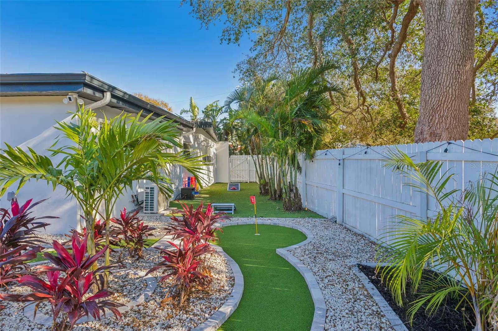 100 GATEWOOD DRIVE, Largo, FL 33770 100 GATEWOOD DRIVE, Largo, FL 33770