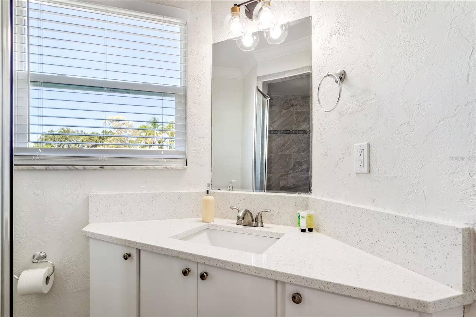 14180 85TH AVENUE N, Seminole, FL 33776 14180 85TH AVENUE N, Seminole, FL 33776
