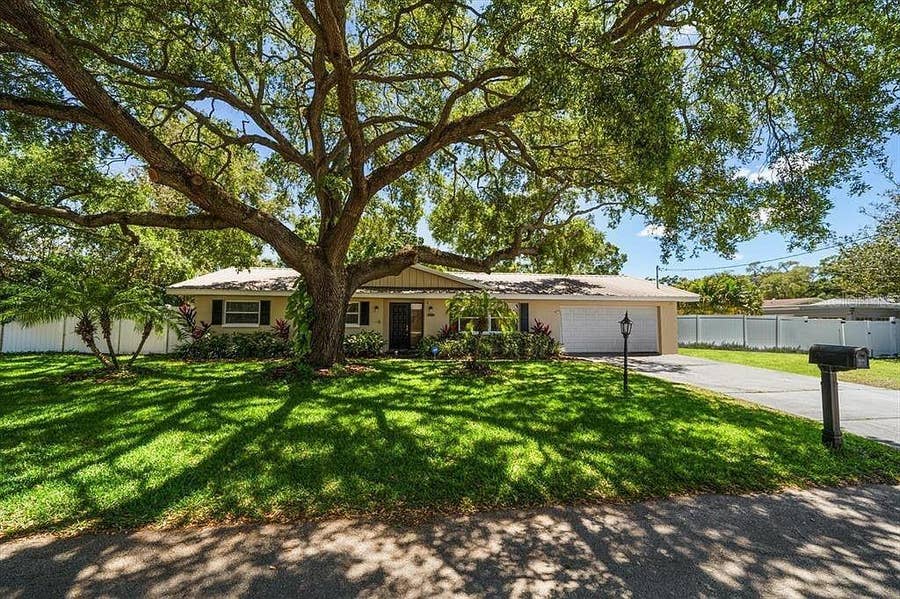 Property photo for 1980 1ST AVENUE SE, Largo, FL