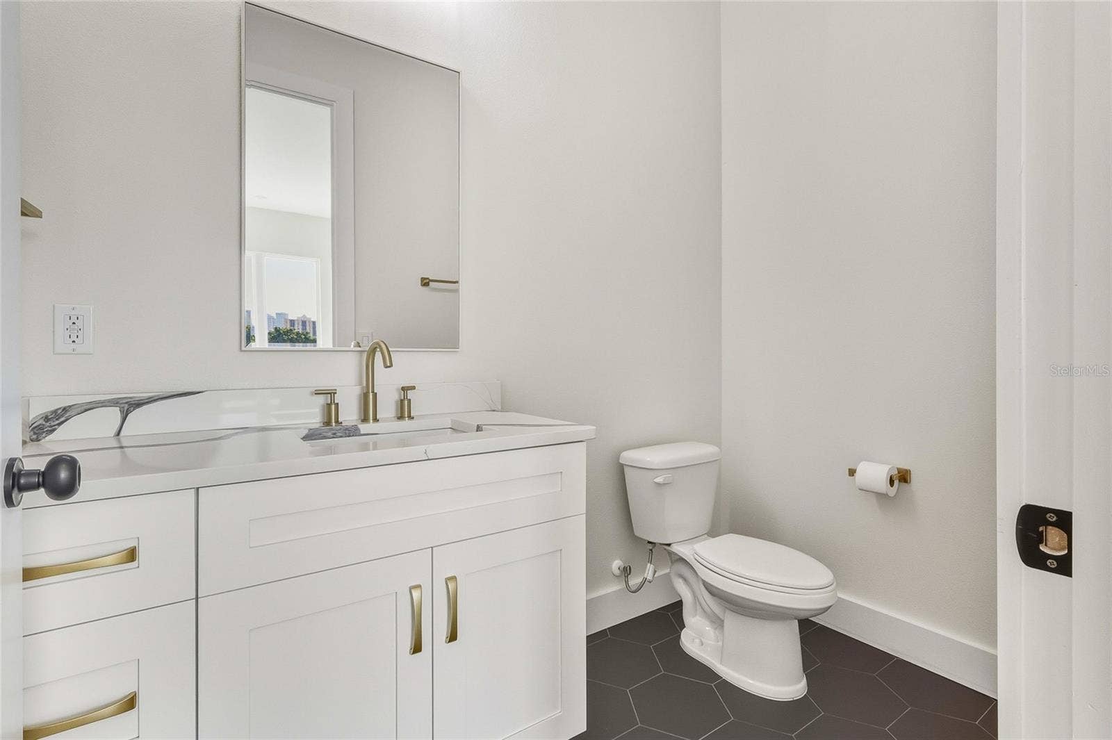 120 E GLADYS STREET, #5, Tampa, FL 33602 120 E GLADYS STREET, #5, Tampa, FL 33602