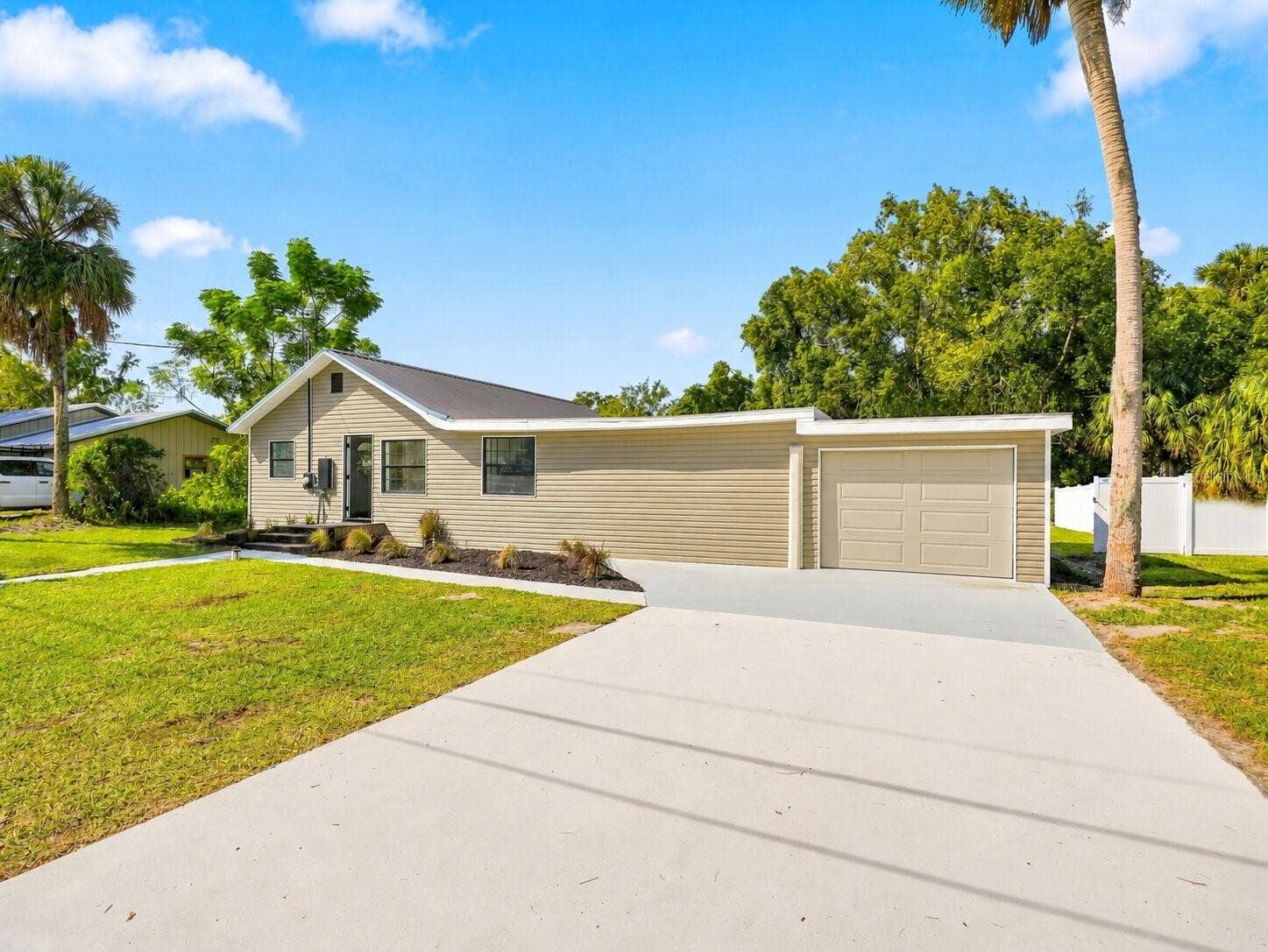 318 NE 4TH STREET, Webster, FL 33597 318 NE 4TH STREET, Webster, FL 33597