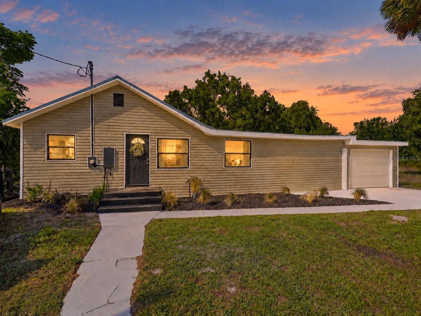 318 NE 4TH STREET, Webster, FL 33597 318 NE 4TH STREET, Webster, FL 33597