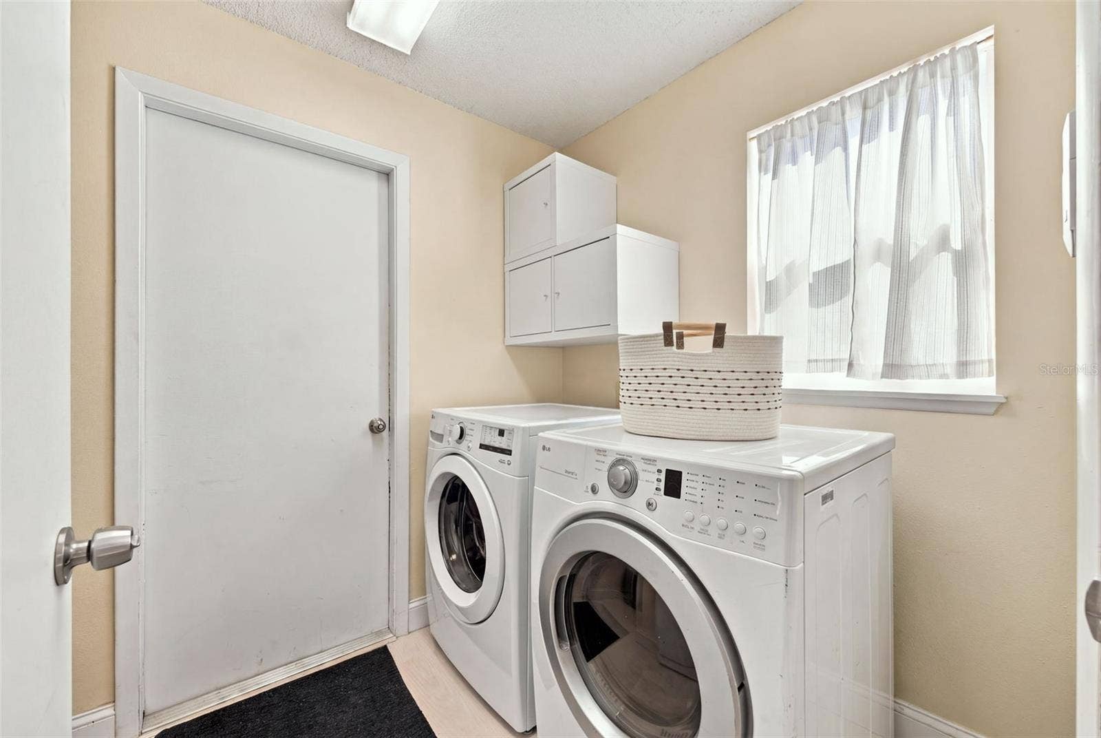 1509 RIDGE SHORE DRIVE, Tarpon Springs, FL 34689 indoor laundry/ mudroom