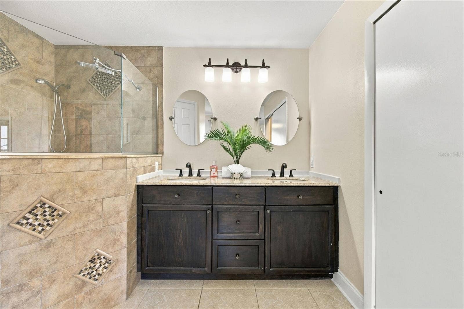 1509 RIDGE SHORE DRIVE, Tarpon Springs, FL 34689 primary en-suite