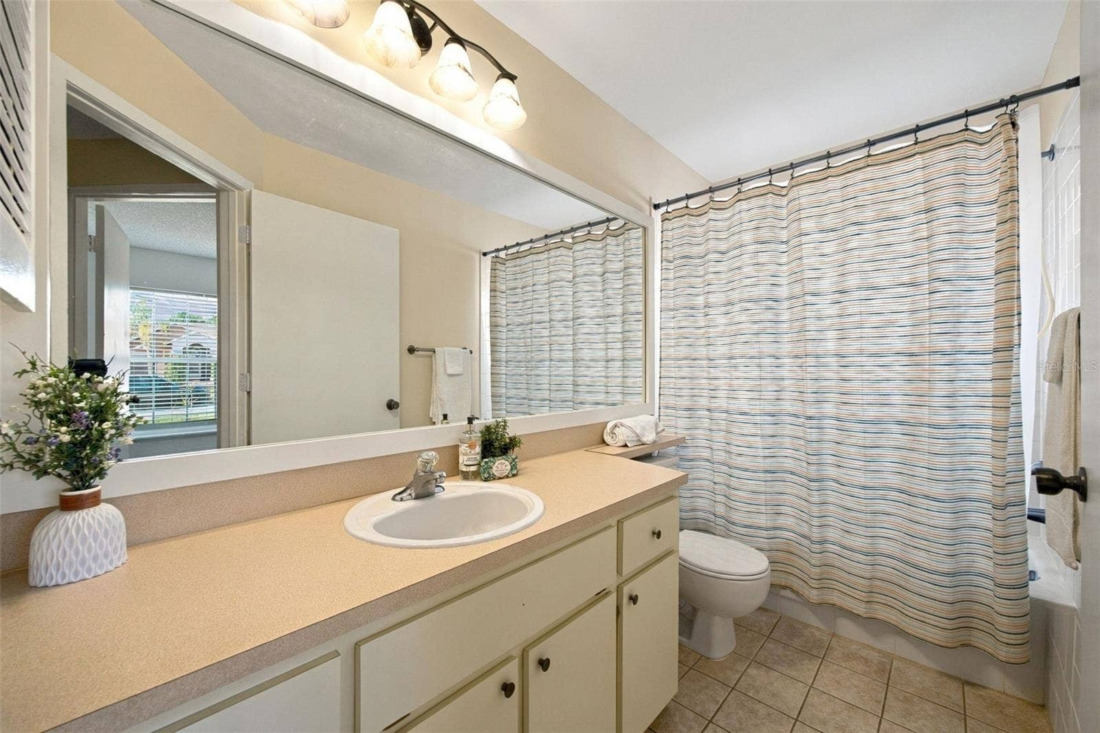 1509 RIDGE SHORE DRIVE, Tarpon Springs, FL 34689 hall bathroom