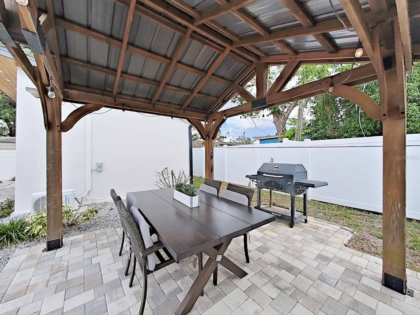 1215 E CURTIS STREET, Tampa, FL 33603