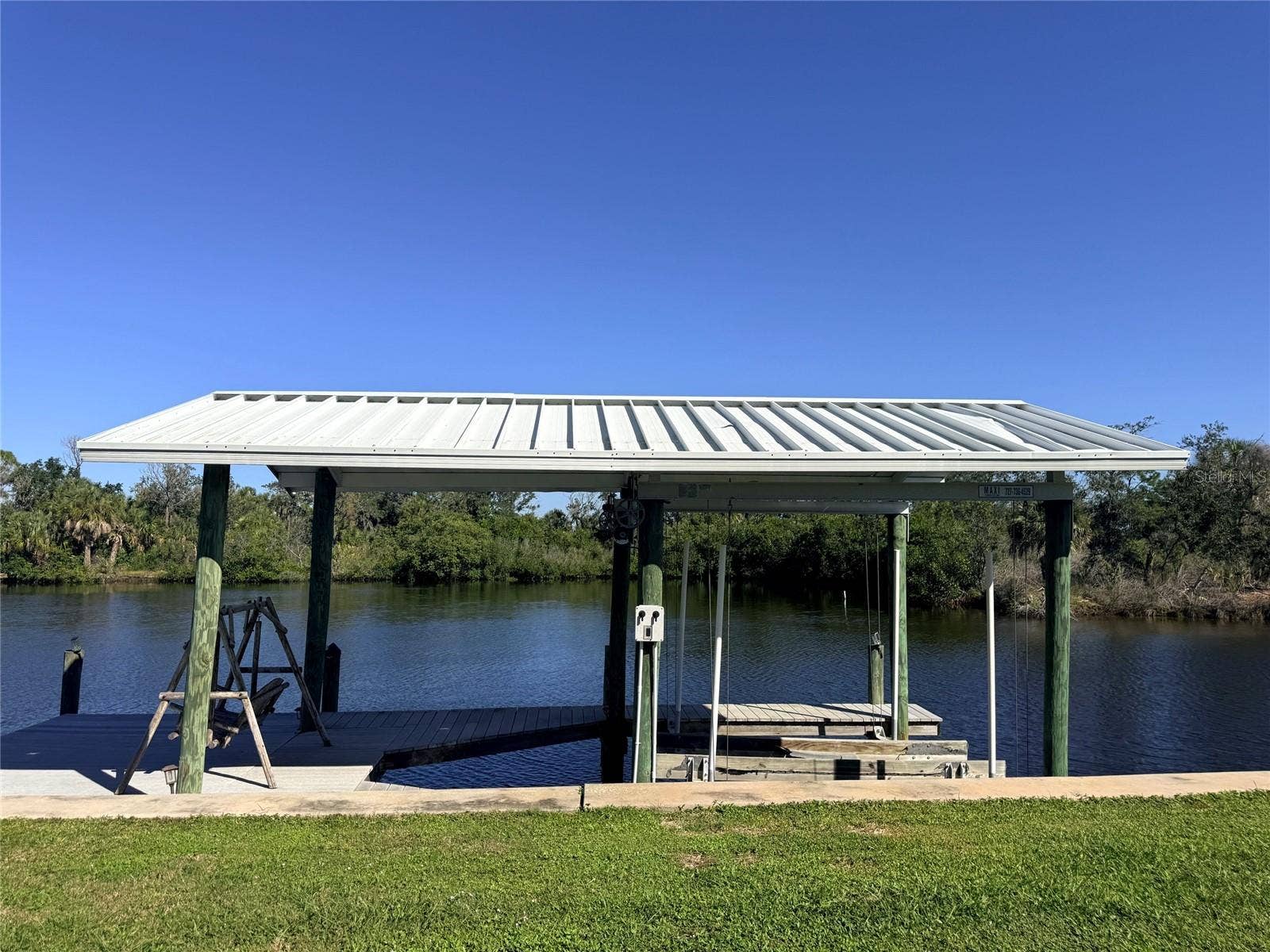 182 N SAINT THOMAS CIRCLE, Apollo Beach, FL 33572 Dock/Boathouse