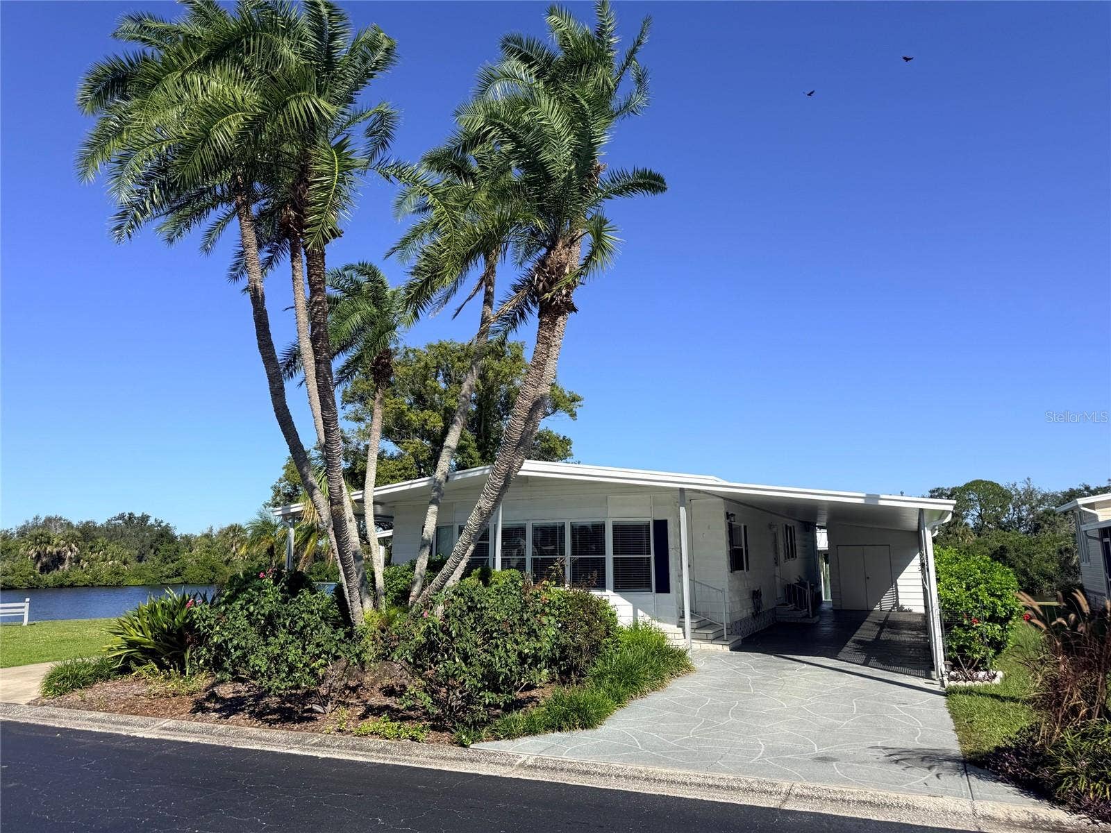 182 N SAINT THOMAS CIRCLE, Apollo Beach, FL 33572 Exterior Right