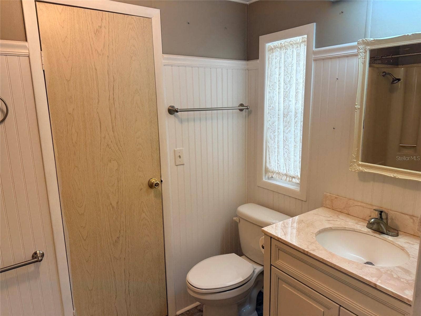 182 N SAINT THOMAS CIRCLE, Apollo Beach, FL 33572 Secondary bath