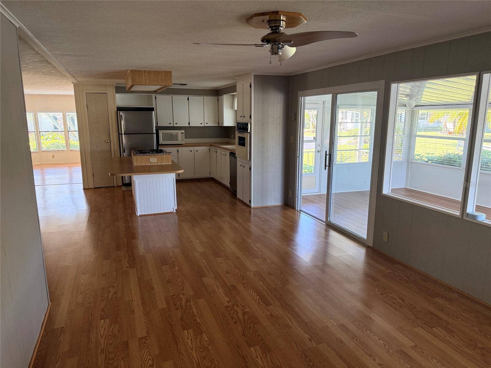 182 N SAINT THOMAS CIRCLE, Apollo Beach, FL 33572 Family Room