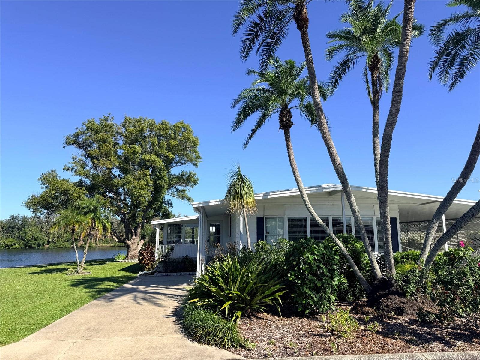 182 N SAINT THOMAS CIRCLE, Apollo Beach, FL 33572 Exterior Left