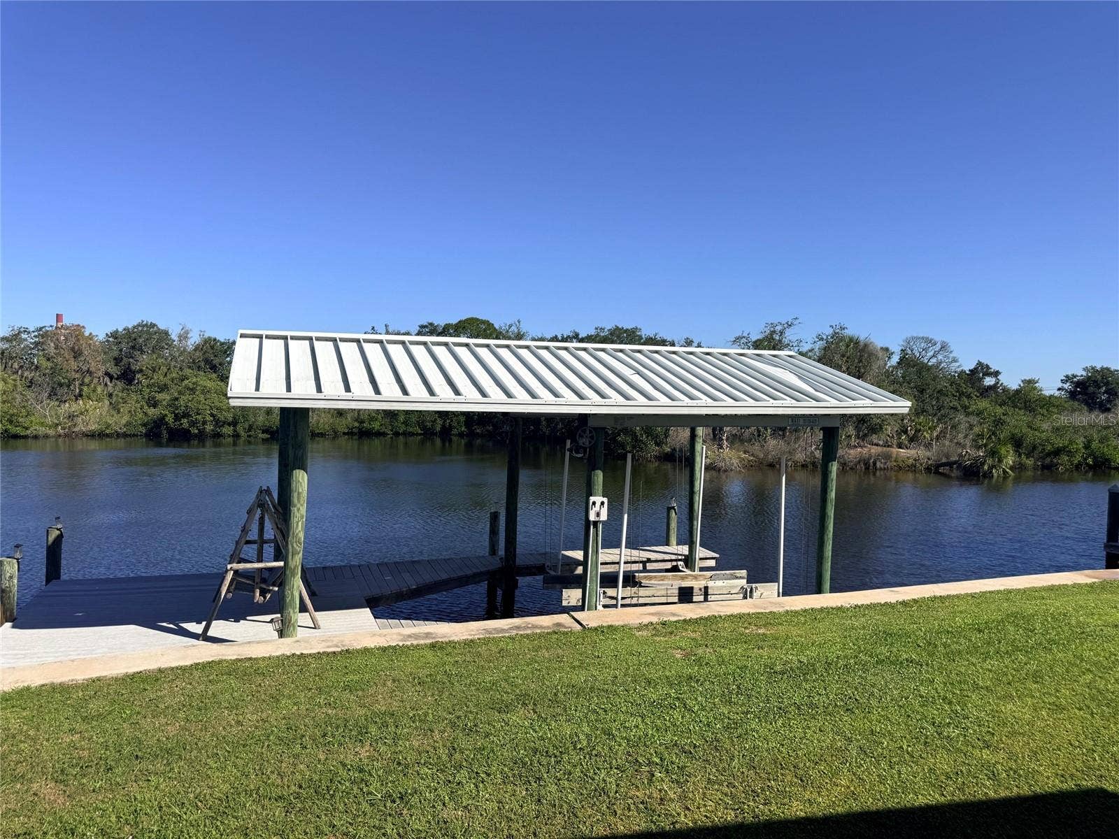 182 N SAINT THOMAS CIRCLE, Apollo Beach, FL 33572 Dock/Boathouse
