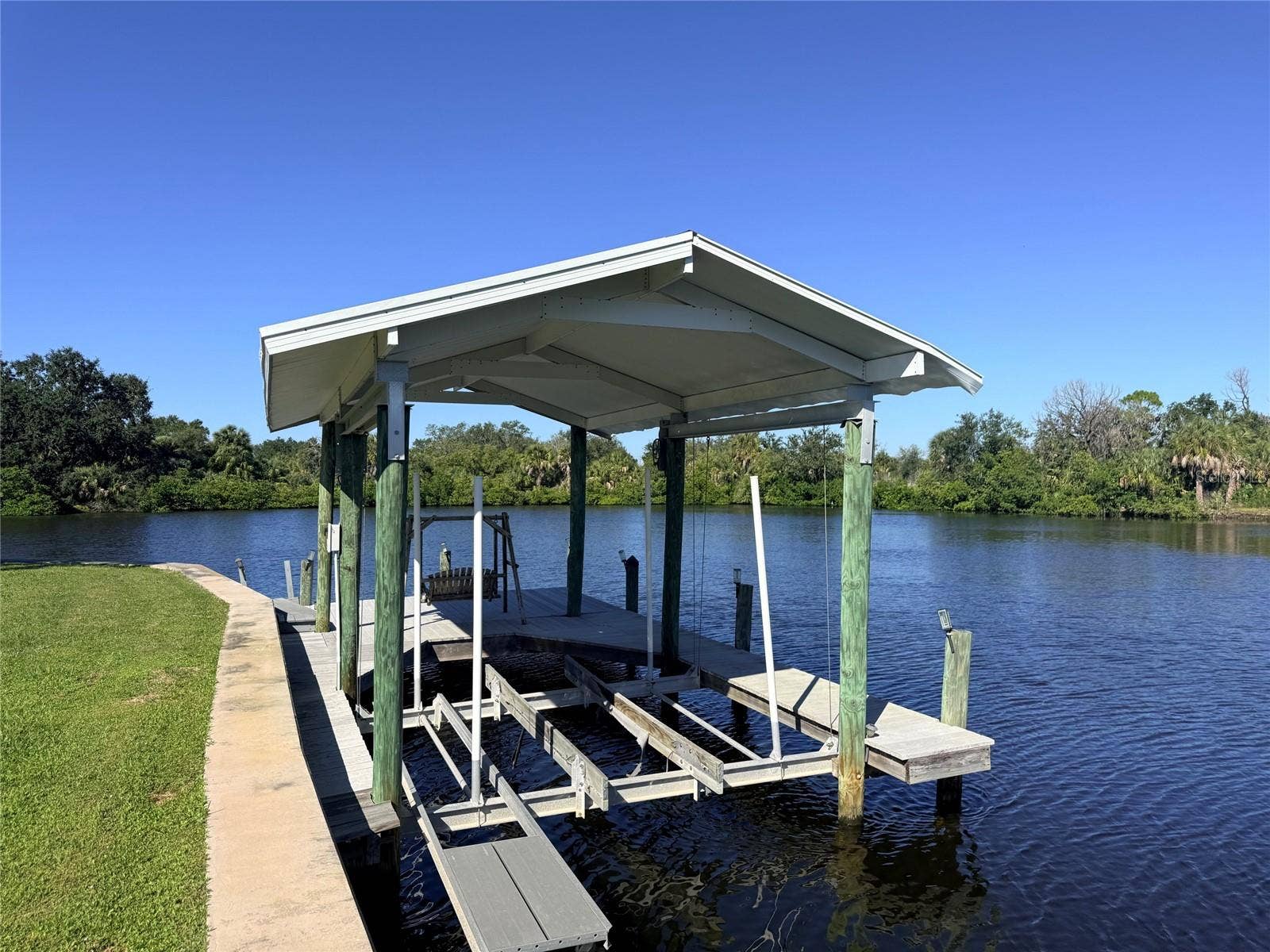 182 N SAINT THOMAS CIRCLE, Apollo Beach, FL 33572 Dock/Boathouse